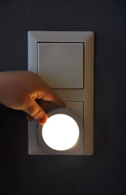 Lampka nocna LED NL 01 QD biala z czujnikiem zmierzchowym 1173190010 - obrazek 2