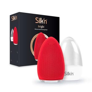 Silk’n Bright głębokie oczyszczanie skóry dzięki wibracjom o wysokiej częstotliwości lub impulsacjom Usuwa resztki brudu i makijażu 5 razy bardziej skuteczne niż ręczne czyszczenie Silk’n Bright głębokie oczyszczanie skóry dzięki wibracjom o wysokiej częstotliwości lub impulsacjom Usuwa resztki brudu i makijażu 5 razy bardziej skuteczne niż ręczne czyszczenie